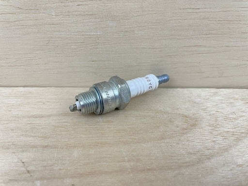 [6027] Champion L82YC Spark Plug Brand New OEM
