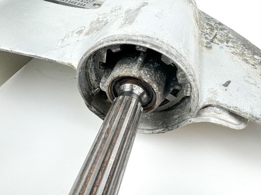 [022190] 2004 Honda 40 HP 4 Stroke Outboard Lower Unit Gear Case {mpn} OEM