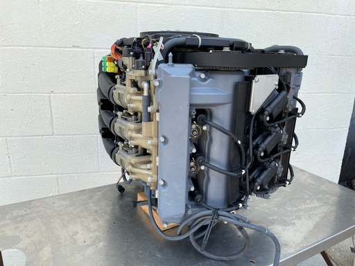 [4495] 2002 Yamaha F225 225HP 3.3L Powerhead Assembly Crankcase 69J-W009B-17-9S