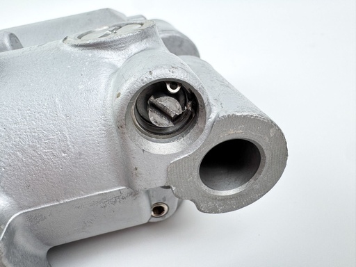 [026042] 1989 Johnson 40 HP 2 Stroke Outboard Power Trim Tilt Unit {mpn} OEM