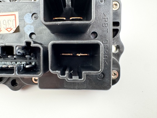 [026158] 2004 Yamaha 300 HP 2 Stroke Outboard Fuse Box {mpn} OEM