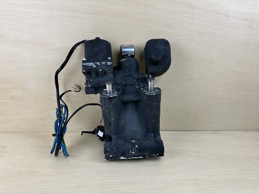 [3648] 2005 Johnson 90HP Outboard 2 Stroke Power Hydraulic Trim & Tilt Assembly 5005114
