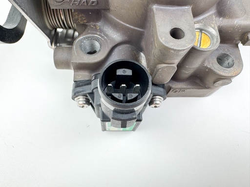 [027717] 2002 Honda 130 HP 4 Stroke Outboard Throttle Body Assembly {mpn} OEM
