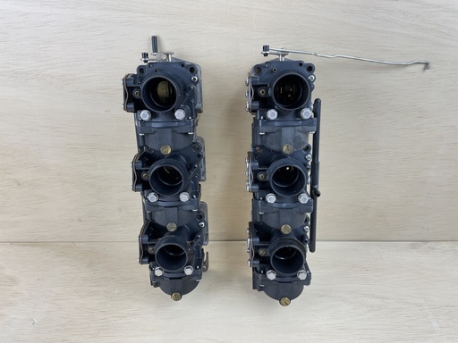 [3549] 1998 Evinrude 150HP Outboard Carburetor Setup Port & Starboard 0439212 0439211