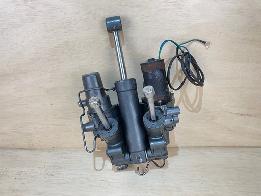 [3468] Suzuki DT150 150HP Outboard Engine Power Trim & Tilt Assembly