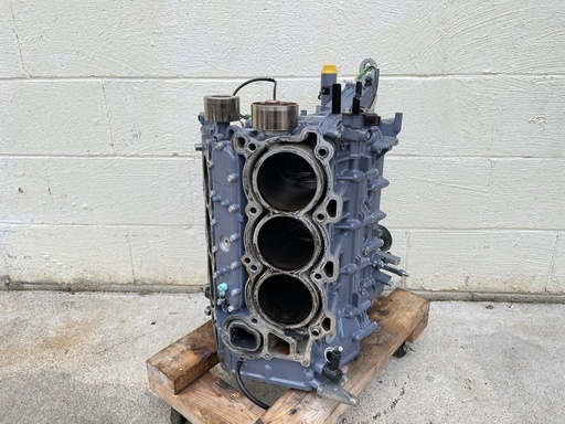 [008212] 2006 Yamaha 250HP 3.3L 4 Stroke Crank Case Assembly Powerhead 6P2-15100-01-1S