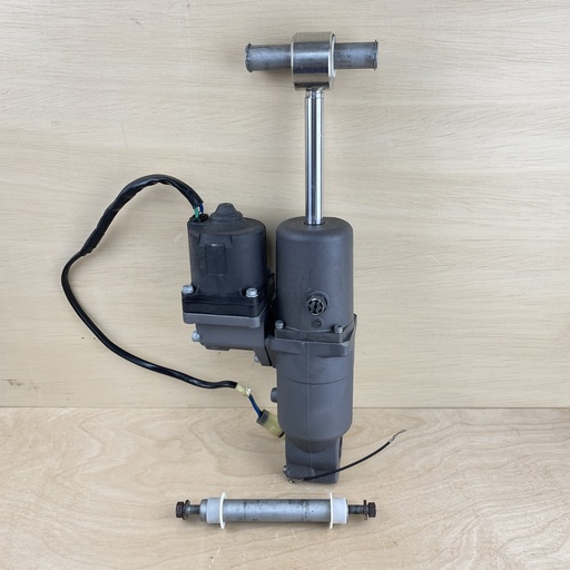 [008295] 2011 Suzuki 90HP DF90A Outboard Power Trim & Tilt Assembly 48000-87L00