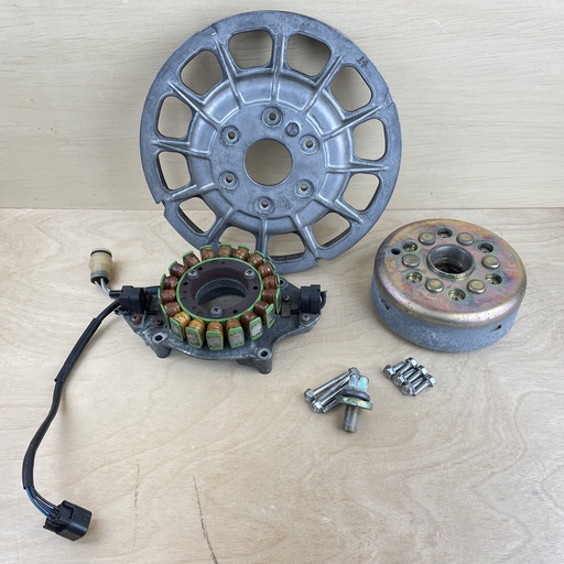 [008425] 1997 Honda 90HP 4 Stroke Outboard Alternator Stator Coil Flywheel Assembly