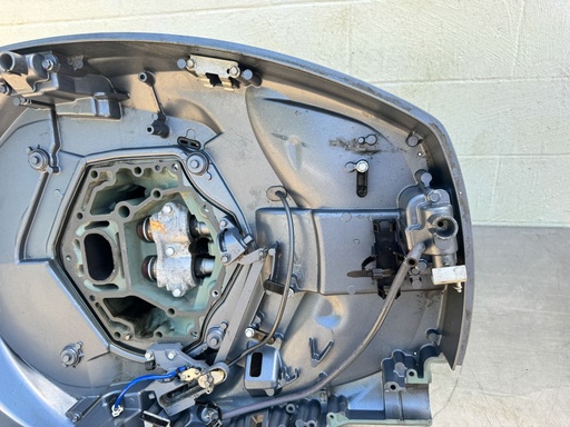 [032126] 2004 Yamaha 225 HP 4 Stroke Outboard Complete Midsection & Swivel Bracket {mpn} OEM