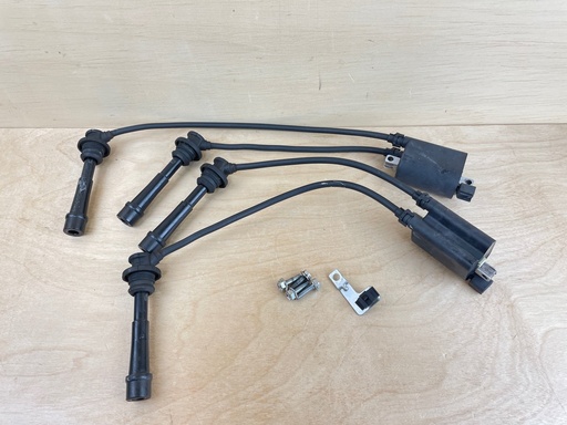 [008449] 2004 Johnson Suzuki 140HP 4 Stroke Outboard Ignition Coil Set 5033823 5033824