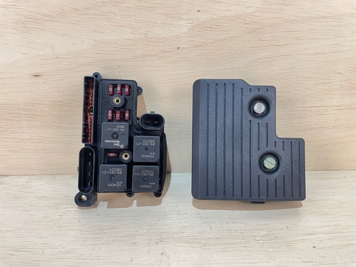 [3056] 2000 Evinrude 225HP Outboard Engine Power Distribution Panel 0586754 0586379