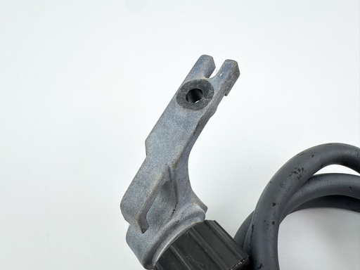 [034396] 2001 Yamaha 40 HP 4 Stroke Outboard Fresh Water Flush Port {mpn} OEM