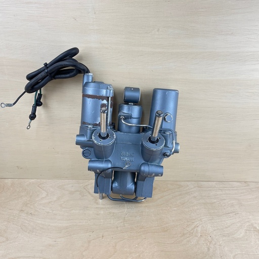 [008808] 1990 Yamaha 70HP 2 Stroke Outboard Power Trim & Tilt Unit 6H1-43800-19-EK