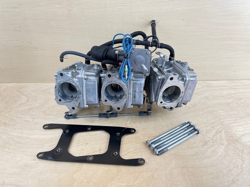 [008798] 1998 Yamaha 40HP 2 Stroke Outboard Top Bottom Middle Carburetor Set 63D-14303-00-00