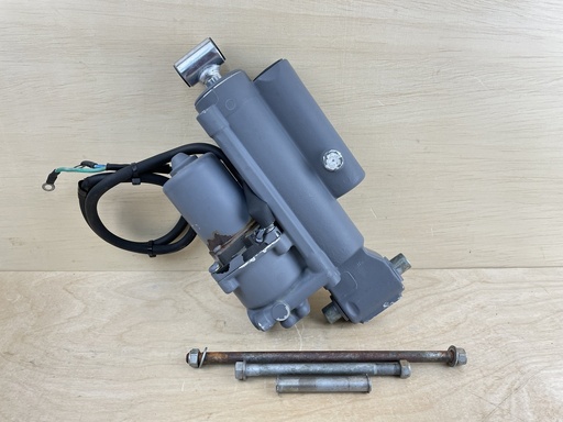 [008838] 2000 Suzuki 50HP 4 Stroke Outboard Power Trim & Tilt Assembly 48641-97E01-0EP