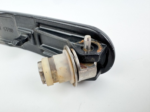 [036339] 2010 Suzuki 250 HP 4 Stroke Outboard Starboard Latch Handle {mpn} OEM