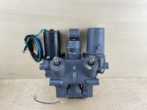 [008806] 2003 Yamaha 60HP 2 Stroke Outboard Power Trim & Tilt Assembly 6H1-43800-13-4D