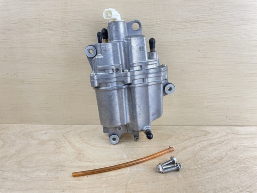 [008858] 2005 Suzuki 90HP 4 Stroke Outboard Vapor Separator Tank VST 15600-90J01