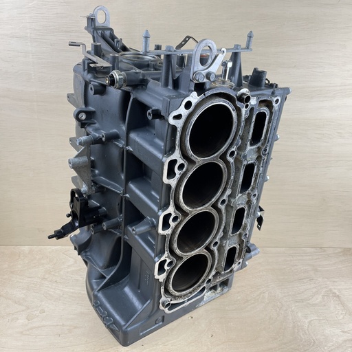 [008911] 2010 Yamaha 90HP 4 Stroke Outboard Crankcase Assembly 6D8-15100-01-00