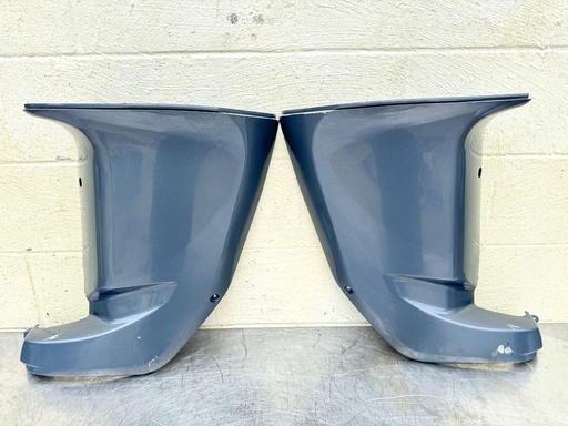 [039122] 2003 Yamaha 225 HP 4 Stroke Outboard Lower Apron Cowling Port {mpn} OEM