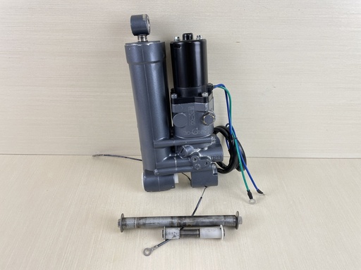 [008792] 2004 Yamaha 40HP F40 Outboard Power Trim And Tilt Assembly 67C-43800-00-4D