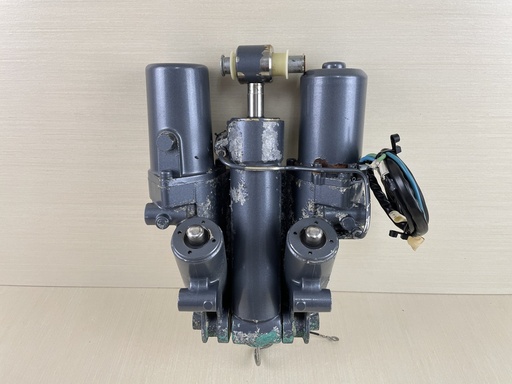 [008978] 2002 Yamaha 225HP 4 Stroke Outboard Power Trim & Tilt Unit Assembly 69J-43800-00-4D