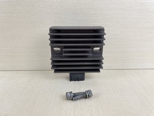[009396] 2008 Yamaha 90HP F90 4 Stroke Outboard Regulator Rectifier Assembly 6D3-81960-00-00
