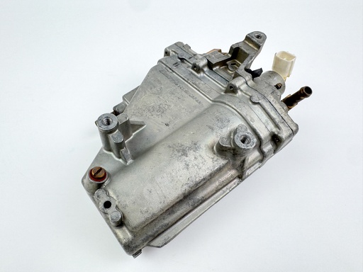 [041438] 2004 Yamaha 115 HP 4 Stroke Outboard VST Float Chamber Assembly {mpn} OEM