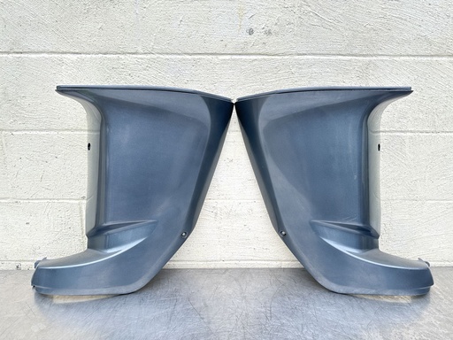 [041613] 2002 Yamaha 225 HP 4 Stroke Outboard Lower Apron Cowling Port {mpn} OEM