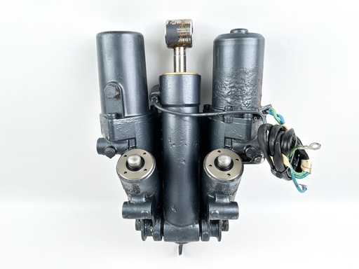 [041622] 2002 Yamaha 225 HP 4 Stroke Outboard Power Trim Tilt Unit {mpn} OEM