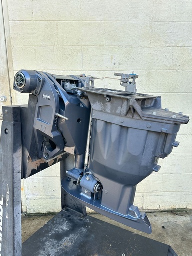 [042483] 2022 Yamaha 200 HP 4 Stroke Outboard Complete Midsection & Swivel Bracket {mpn} OEM