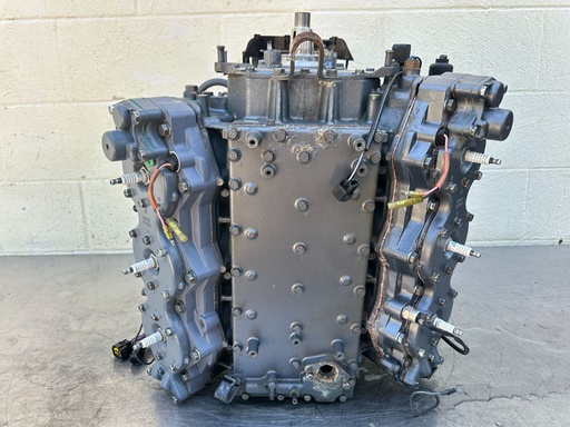 [042612] 1999 Yamaha 200 HP 2 Stroke Outboard Powerhead {mpn} OEM