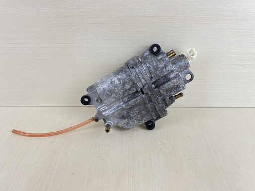 [009747] 2003 Suzuki 140HP 4 Stroke Outboard Vapor Separator Tank VST Fuel 15600-90J00