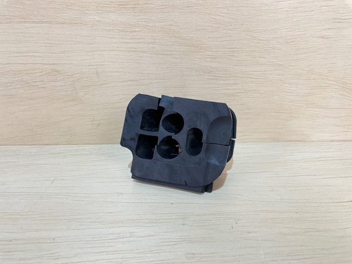 [3142] 2008 Evinrude Etec 90HP Outboard Lower Pan Grommet Control Cables 0350500