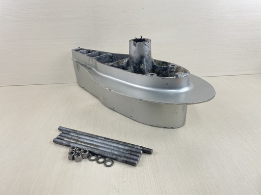 [009894] 2001 Honda 90HP 4 Stroke Outboard 5" Extension Separator Silver 40202-ZW1-710ZA