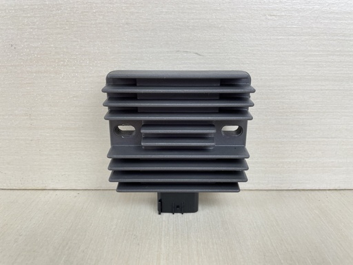 [009961] 2005 yamaha 115HP 4 Stroke Outboard Rectifier & Regulator Assembly 6D3-81960-01-00