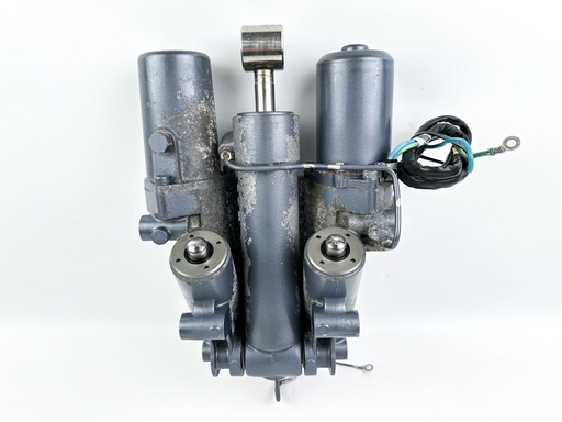 [045100] 2005 Yamaha 225 HP 4 Stroke Outboard Power Trim Tilt Unit {mpn} OEM