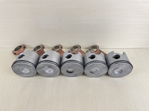 [010085] Mercury Outboard 2 Stroke 2.5L 135 150 175 HP Port Starboard Piston Set