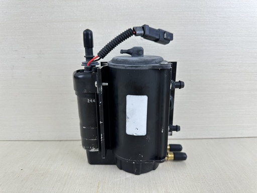 [010152] 2001 Evinrude 250HP Ficht 2 Stroke Outboard VST Reservoir & Pump Assembly 0439712