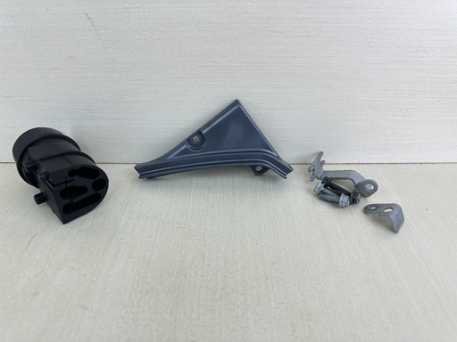 [010211] 2003 Yamaha 80HP 4 Stroke Outboard Cable Cover Plate Assembly 67F-42738-00-8D