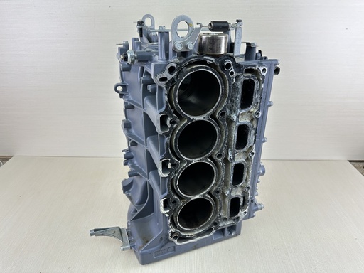 [010219] 2003 Yamaha 80HP 4 Stroke Outboard Crankcase Assembly 67F-15100-04-00 - Parts / Repair