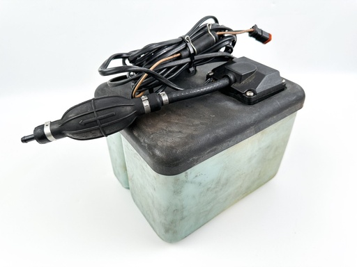 [047520] Johnson Evinrude 2 Stroke Outboard Remote Oil Supply Tank 1.8 Gallons 0176712