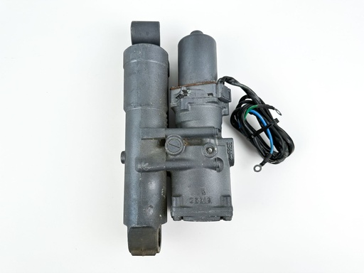 [048015] 2001 Yamaha 25 HP 4 Stroke Outboard Power Trim Tilt Unit {mpn} OEM