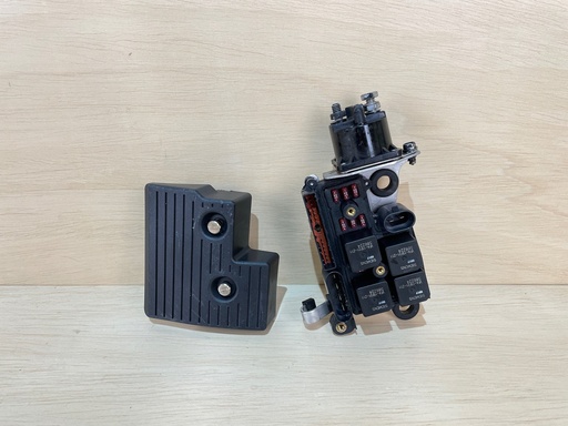 [3143] 2000 Evinrude Ficht 175HP Engine Fuse Box Assembly 0586379 0586754