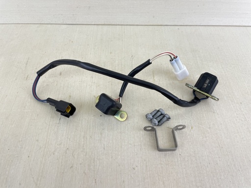 [010556] 2004 Yamaha 60HP 2 Stroke Outboard Crank Position Sender Unit 6H2-85895-01-00