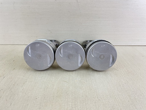 [010569] 2000 Yamaha 40HP 4 Stroke Outboard Piston & Connecting Rod Set 3 65W-11631-00-96