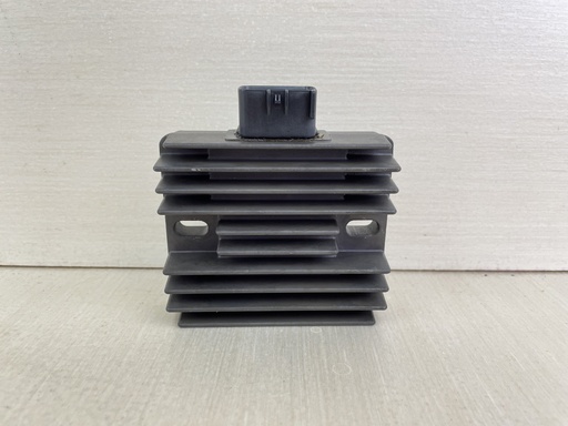 [010619] 2006 Yamaha 115HP 4 Stroke Outboard Rectifier & Regulator Assembly 68V-81960-10-00