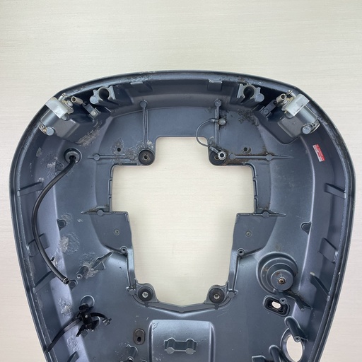 [010721] 2002 Yamaha 200HP 2 Stroke Outboard Bottom Lower Pan Cowling 64D-42711-01-8D