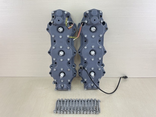 [010728] 2002 Yamaha 200HP 2 Stroke Outboard Cylinder Head With Cover Set 64E-11111-00-1S