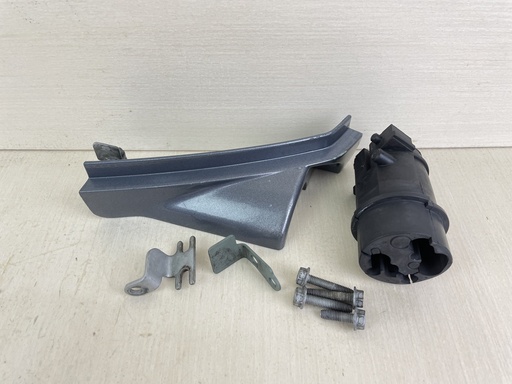 [010992] 2003 Yamaha 225HP 4 Stroke Outboard Control Cable Cover Plate 69J-42738-01-5B